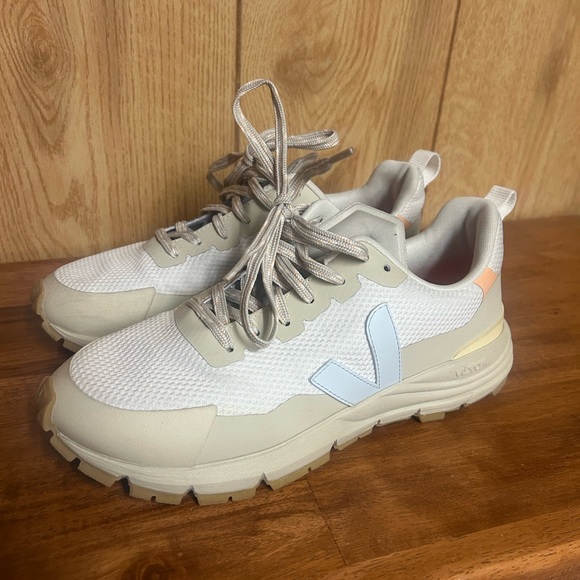 VEJA DEKKAN ALVEOMESH GRAVEL ICE SIZE 9 - Picture 1 of 12